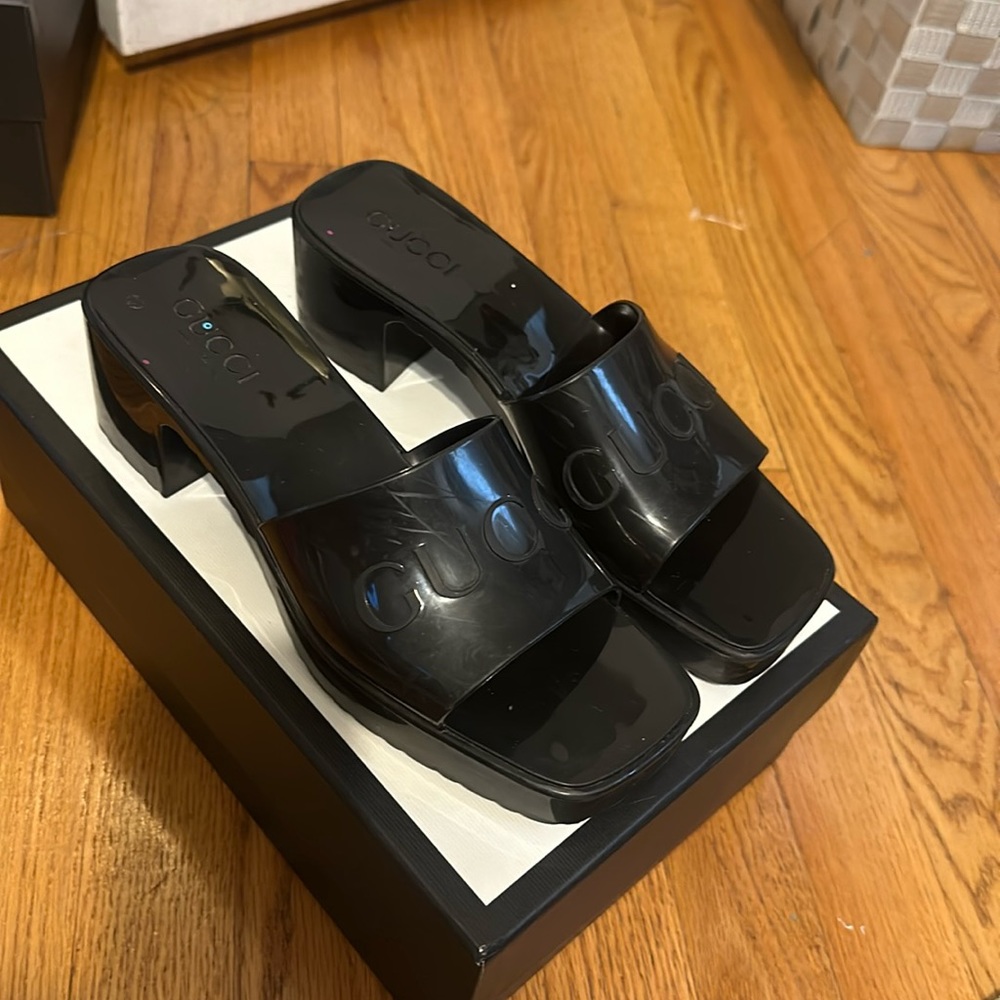 Gucci sandals